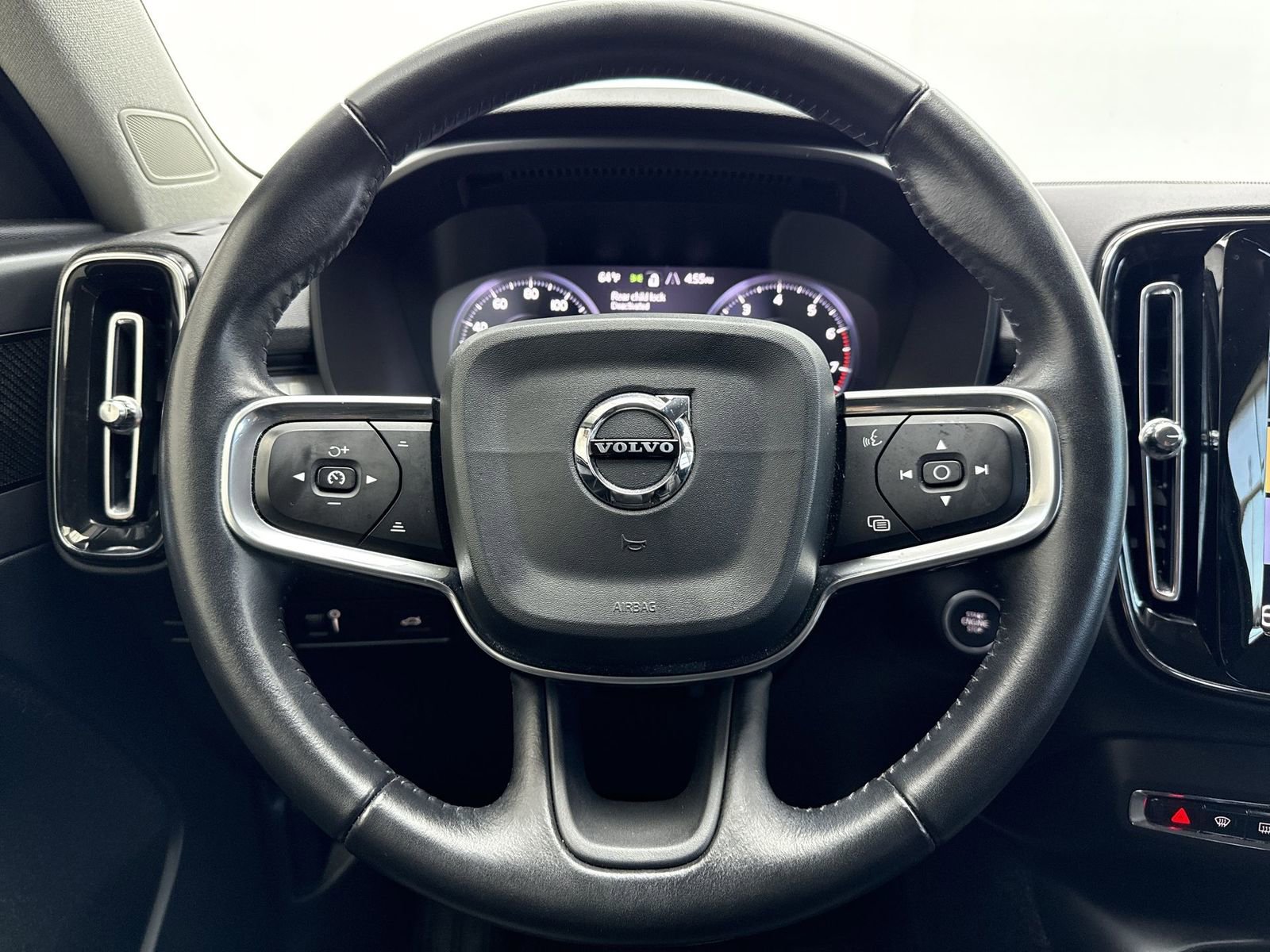 Used 2019 Volvo XC40 T5 Momentum image 13