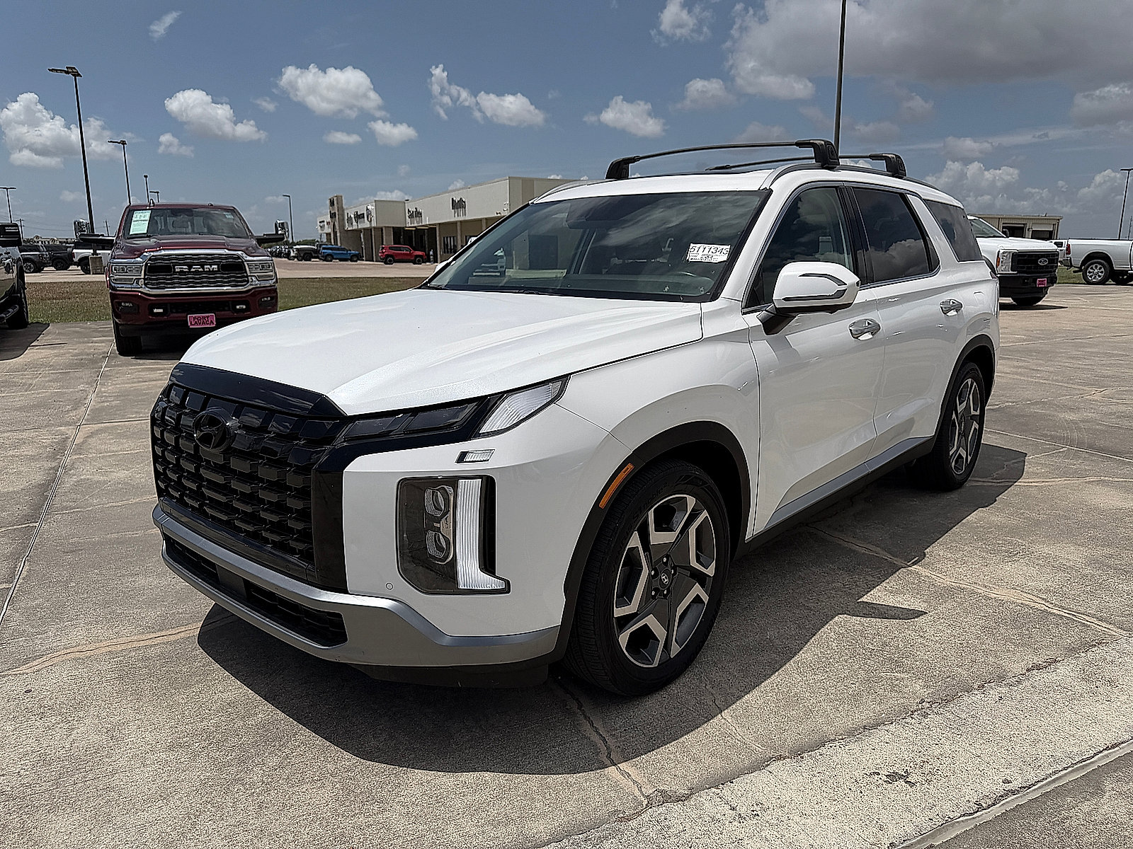 Used 2023 Hyundai Palisade SEL AWD/4WD image 3