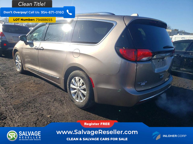 Used 2018 Chrysler Pacifica Touring-L image 3