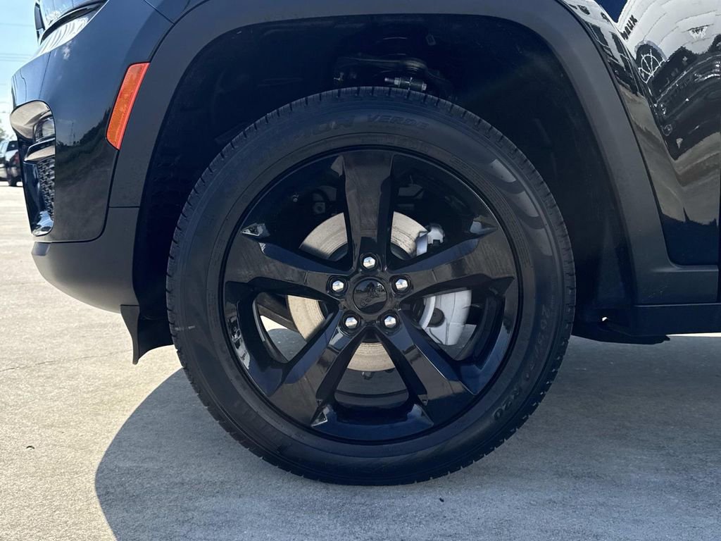 New 2025 Jeep Grand Cherokee Limited w/ Black Appearance Package image 4