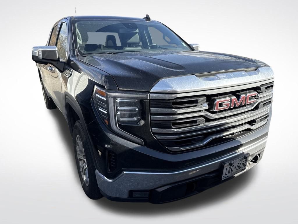 Used 2025 GMC Sierra 1500 SLT image 2