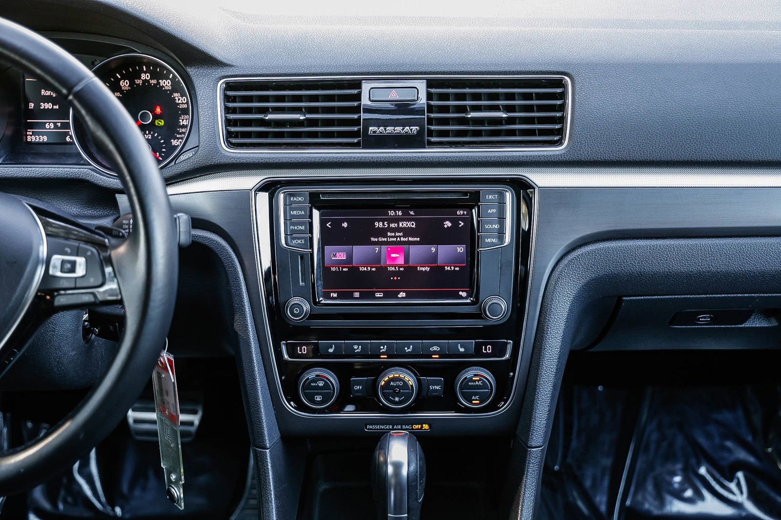 Used 2018 Volkswagen Passat 2.0T R-Line image 11