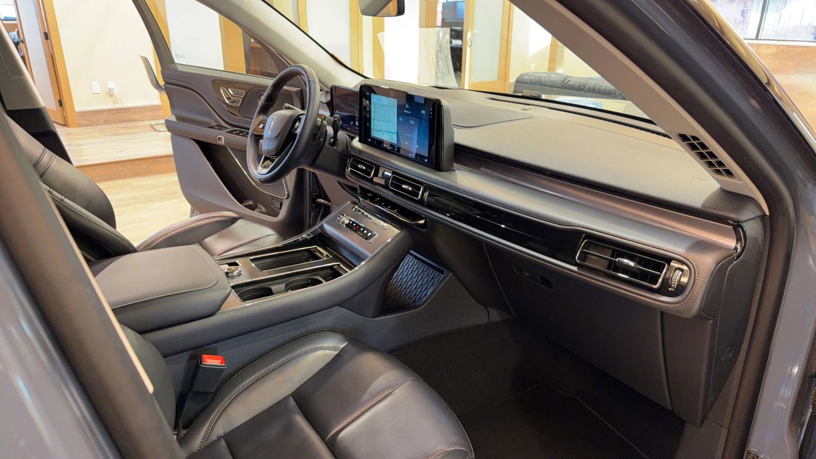 Used 2025 Lincoln Aviator AWD image 21