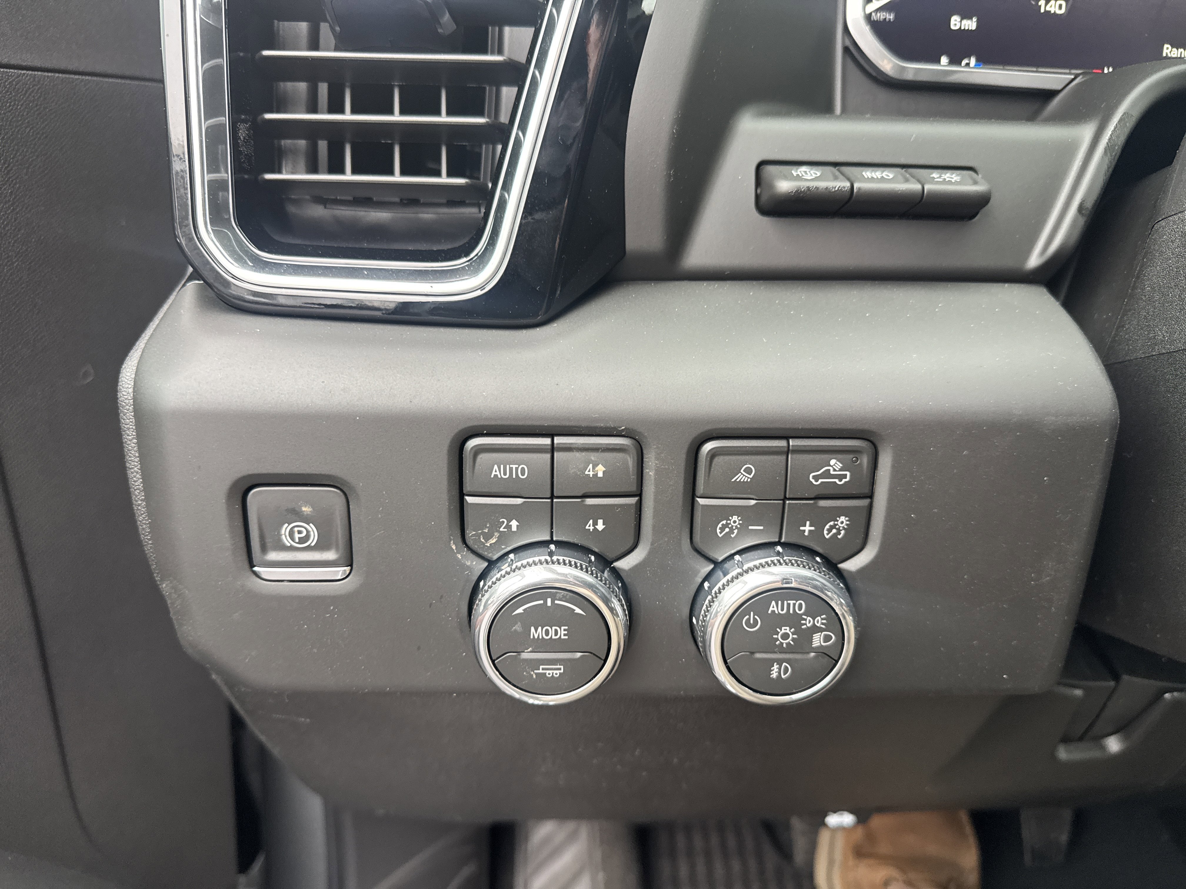 New 2026 GMC Sierra 2500 Denali Ultimate AWD/4WD image 32