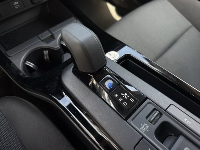 Used 2025 Toyota Prius LE FWD image 19