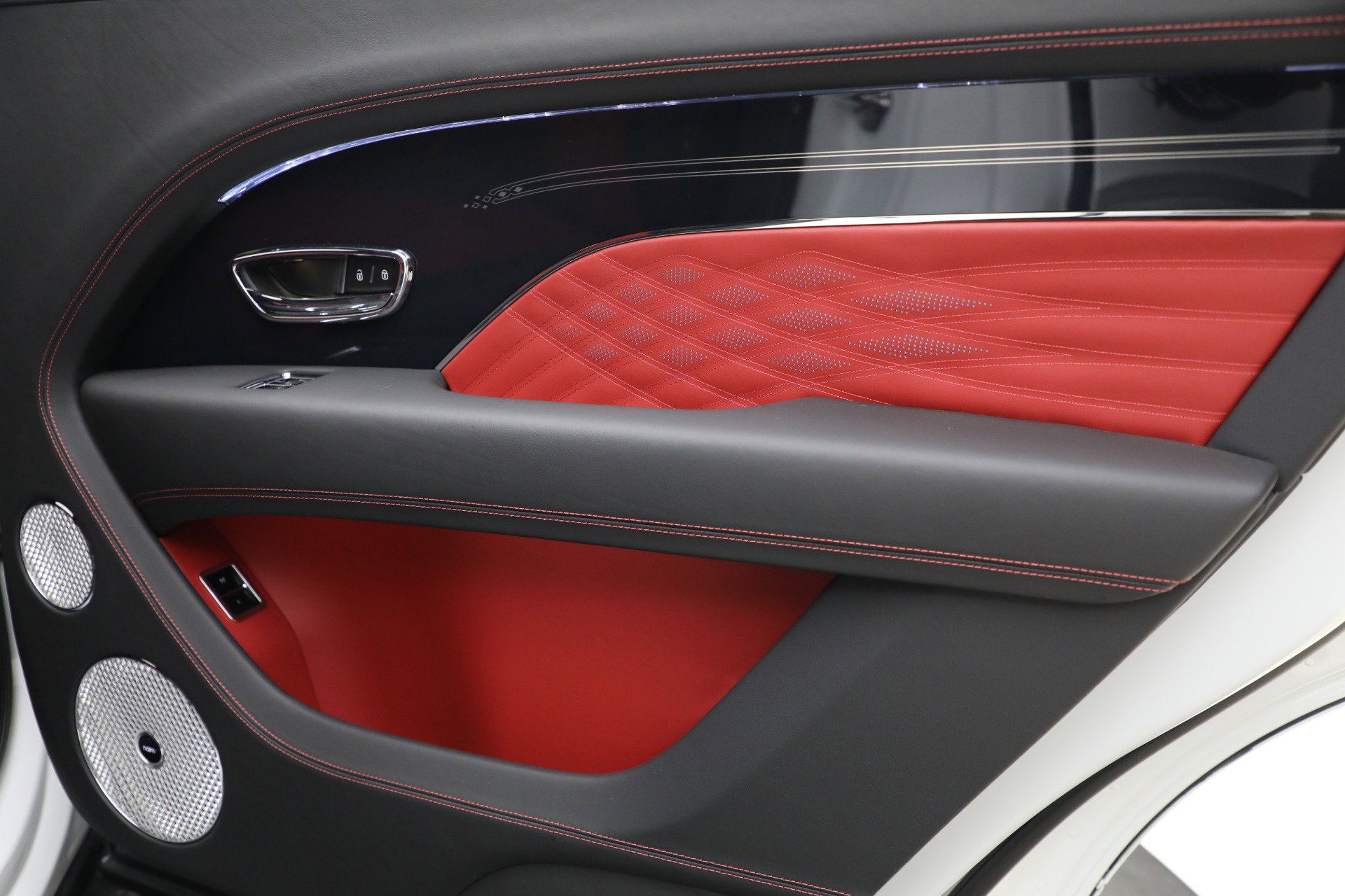 Used 2025 Bentley Bentayga Extended Wheelbase image 27