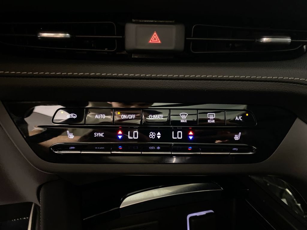 Certified 2023 Buick Envision Essence w/ Technology Package I AWD/4WD image 18