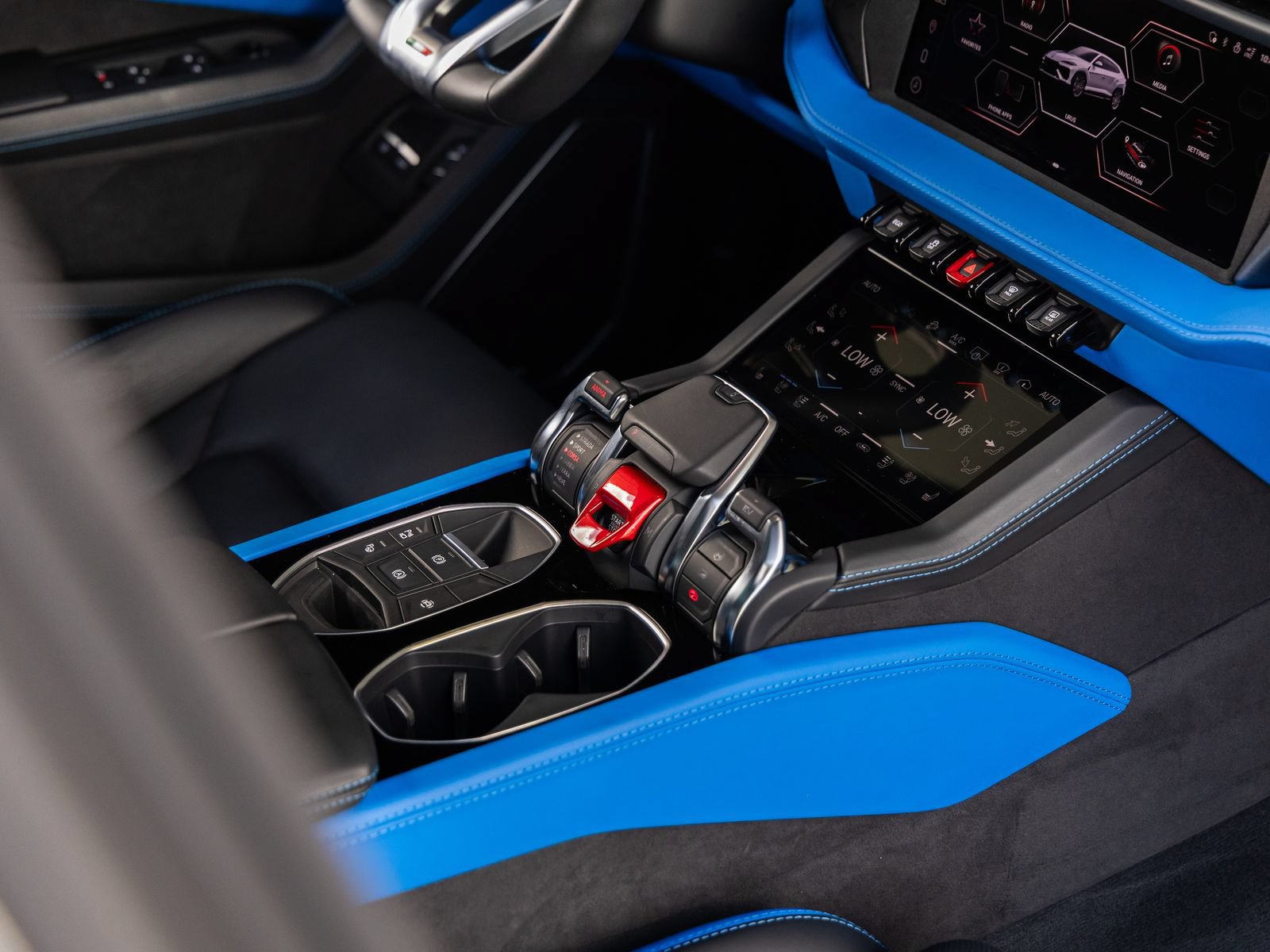 Used 2025 Lamborghini Urus S AWD/4WD image 35
