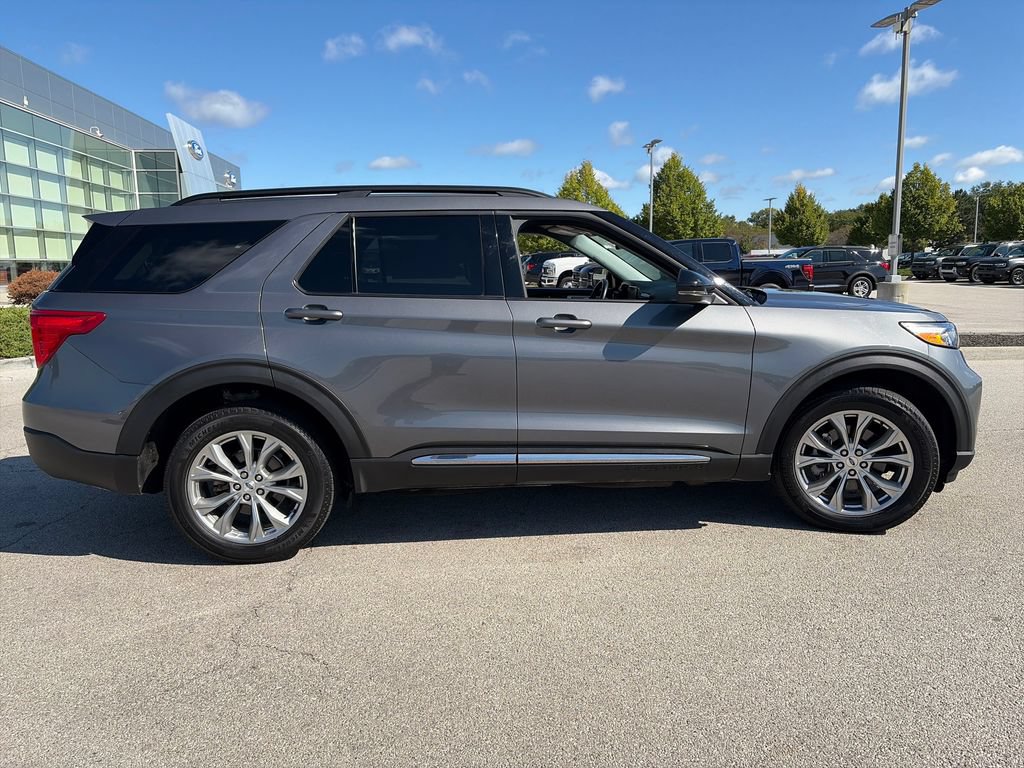 Used 2024 Ford Explorer XLT w/ Equipment Group 202A AWD/4WD image 8