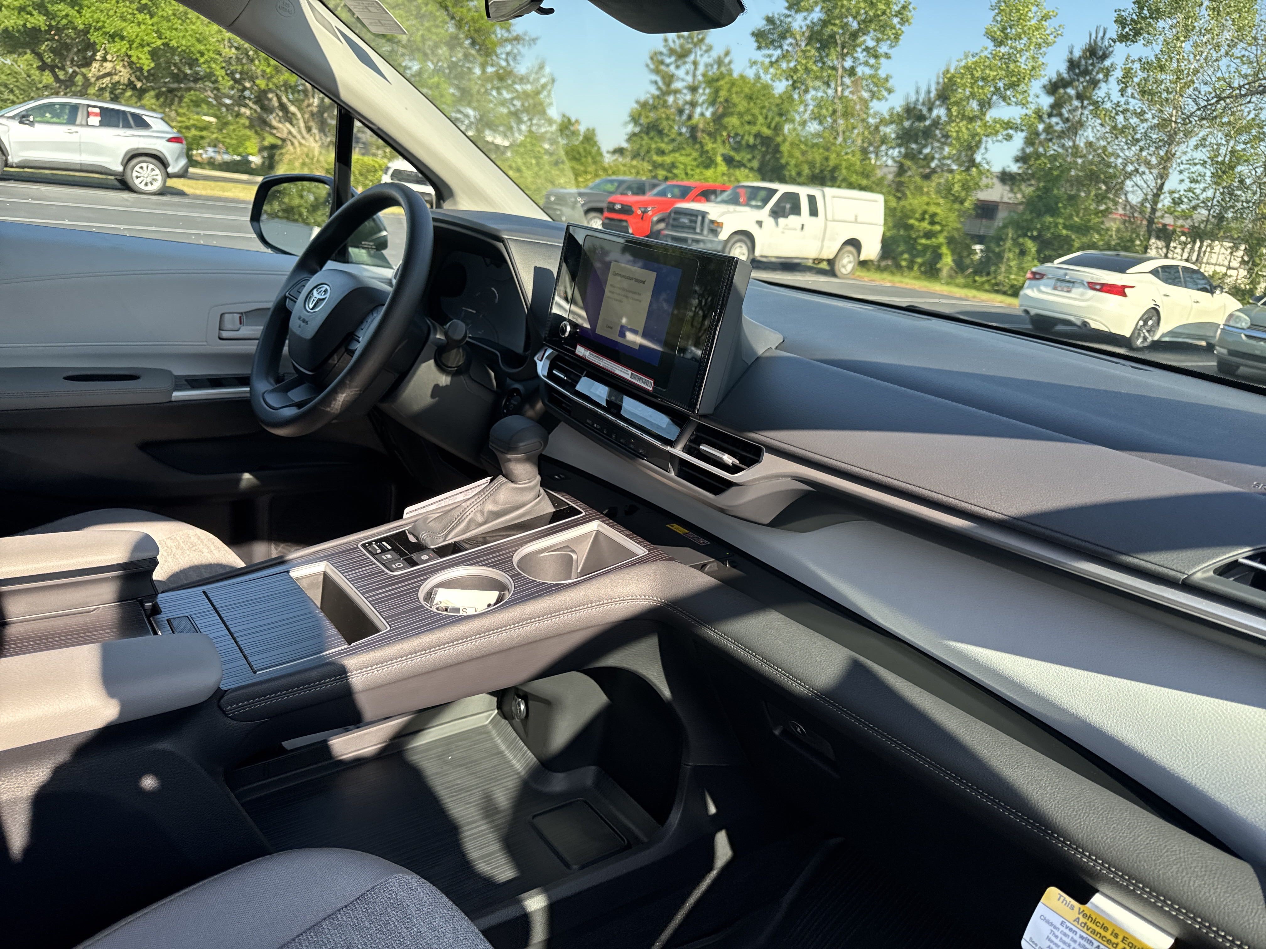New 2025 Toyota Sienna LE FWD image 33