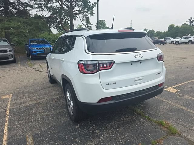 Certified 2023 Jeep Compass Latitude w/ Convenience Group AWD/4WD image 2