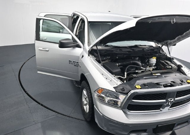 Used 2019 RAM 1500 Classic SLT AWD/4WD image 39
