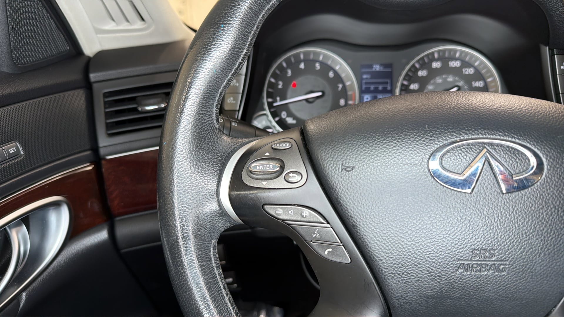 Used 2011 INFINITI M37 w/ Premium Pkg RWD image 27