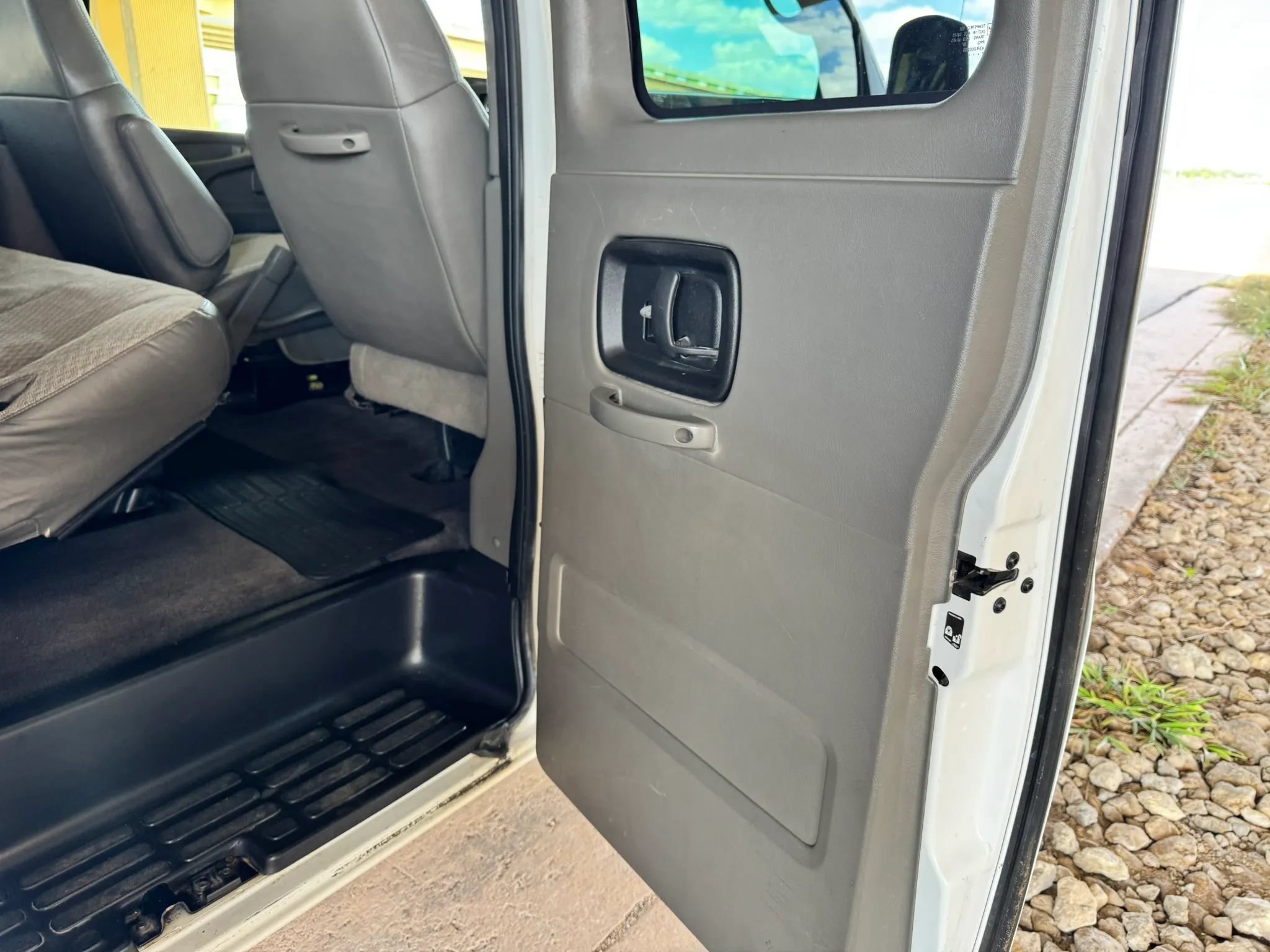 Used 2008 Chevrolet Express 3500 Extended Passenger w/ LT Preferred Equipment Group RWD image 17
