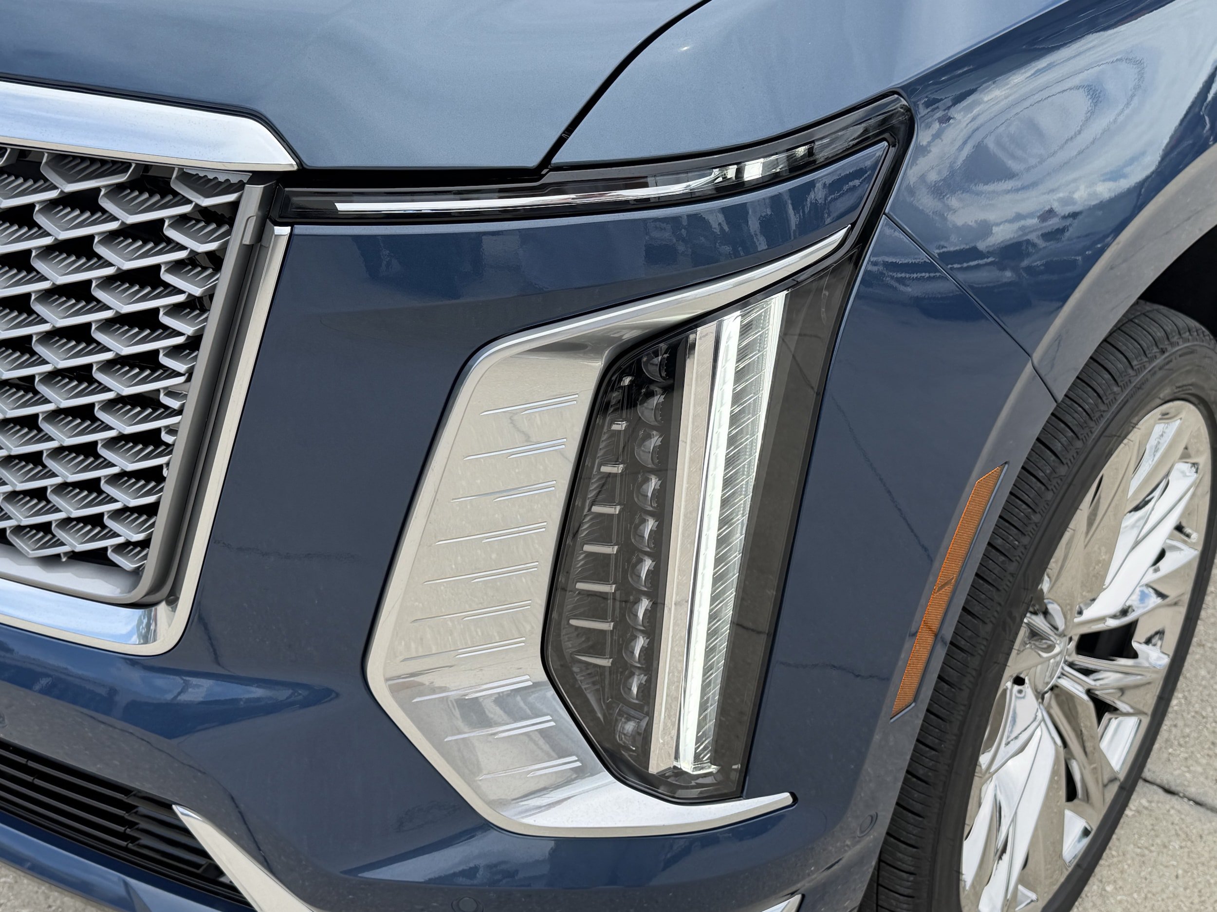 New 2026 Cadillac Escalade Platinum Luxury w/ LPO, Radiant Package AWD/4WD image 9