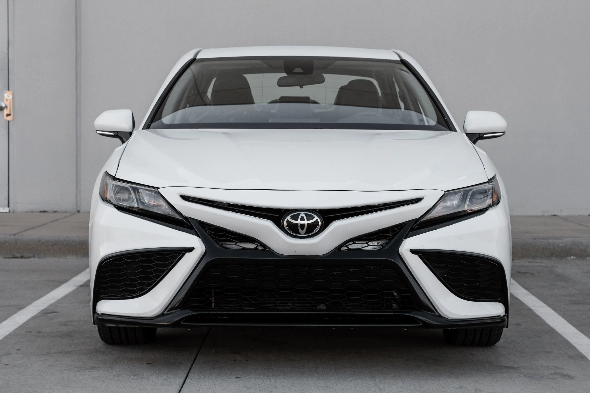 Used 2024 Toyota Camry SE image 16
