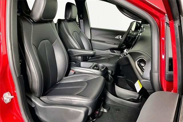 New 2026 Chrysler Pacifica Select image 12
