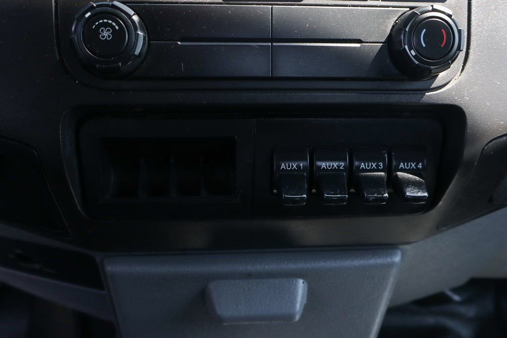 Used 2015 Ford F550 2WD Regular Cab Super Duty image 29