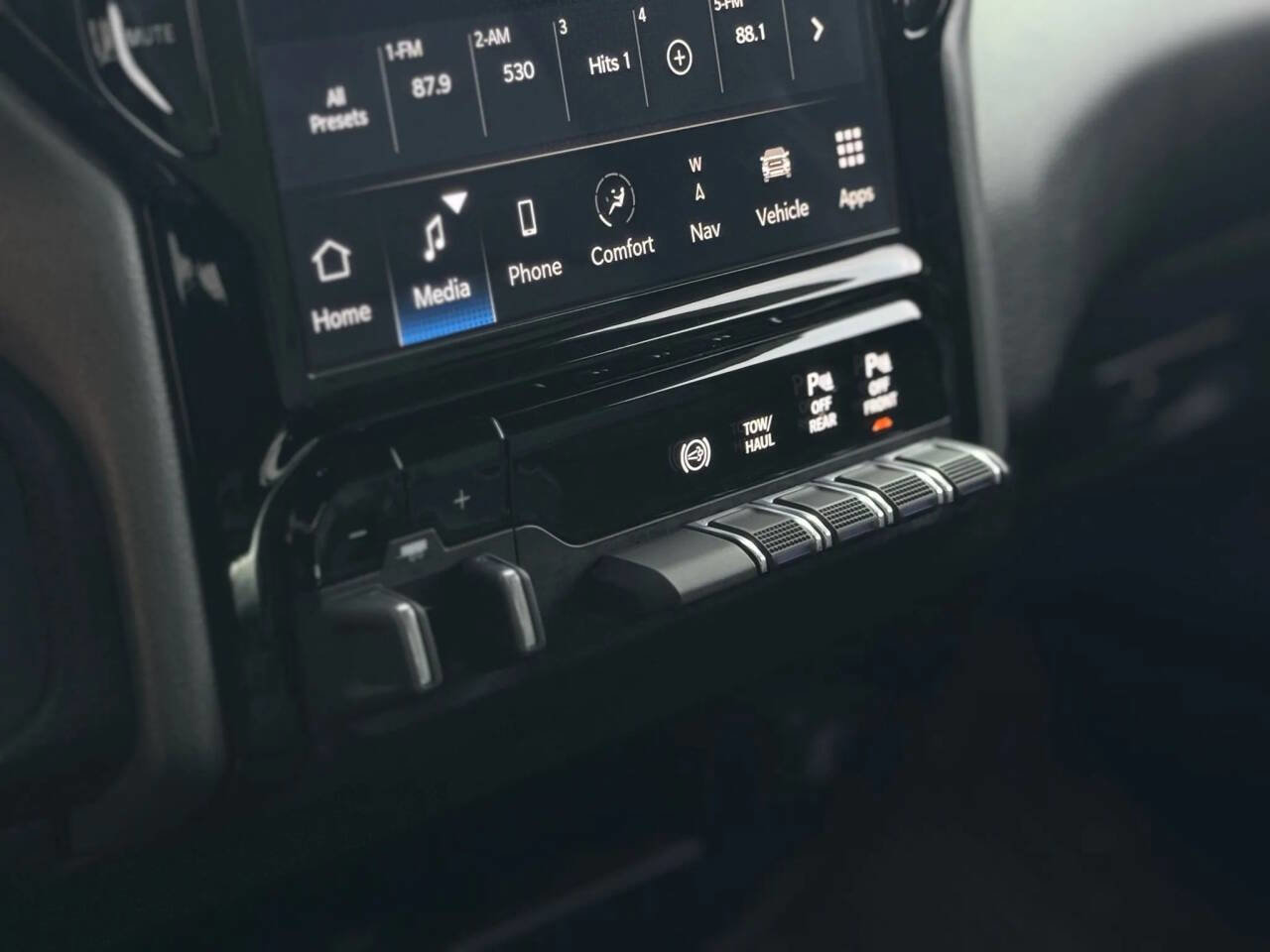 Used 2024 RAM 3500 Laramie w/ Night Edition image 17