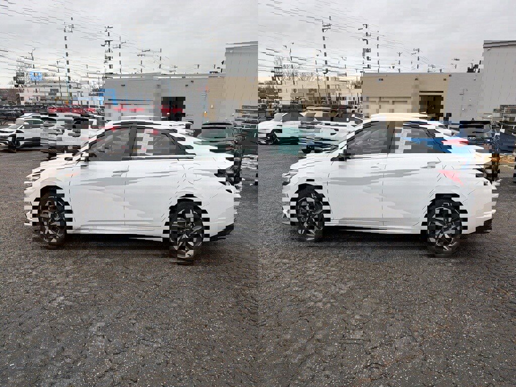 Certified 2022 Hyundai Elantra Limited image 4