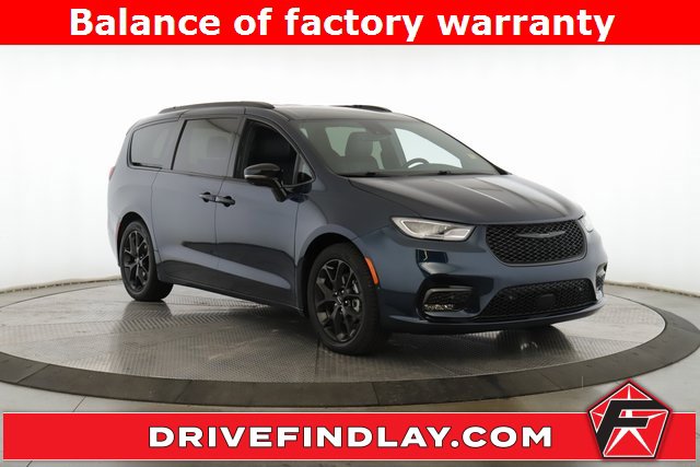 Used 2024 Chrysler Pacifica Touring-L w/ Uconnect Theater Family Group