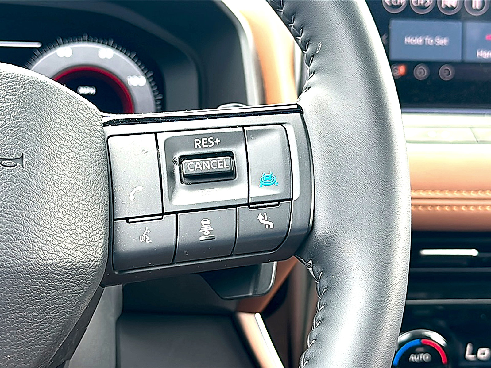 Certified 2025 Nissan Rogue Platinum w/ Tech Package FWD image 28