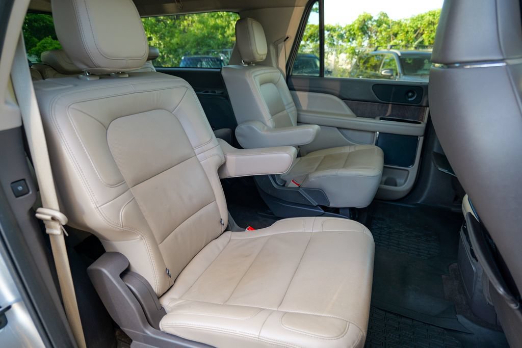 Used 2023 Lincoln Navigator L Reserve AWD/4WD image 33