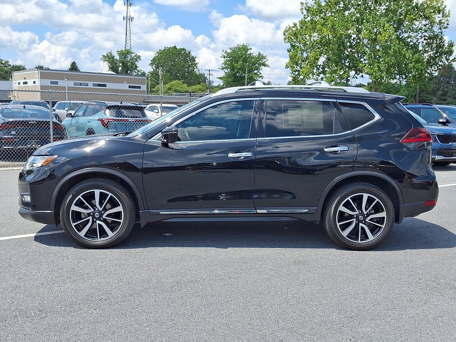 Used 2019 Nissan Rogue SL w/ Premium Package AWD/4WD image 9