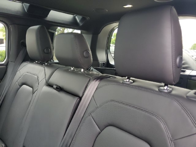 New 2026 Land Rover Defender 110 X-Dynamic SE AWD/4WD image 12
