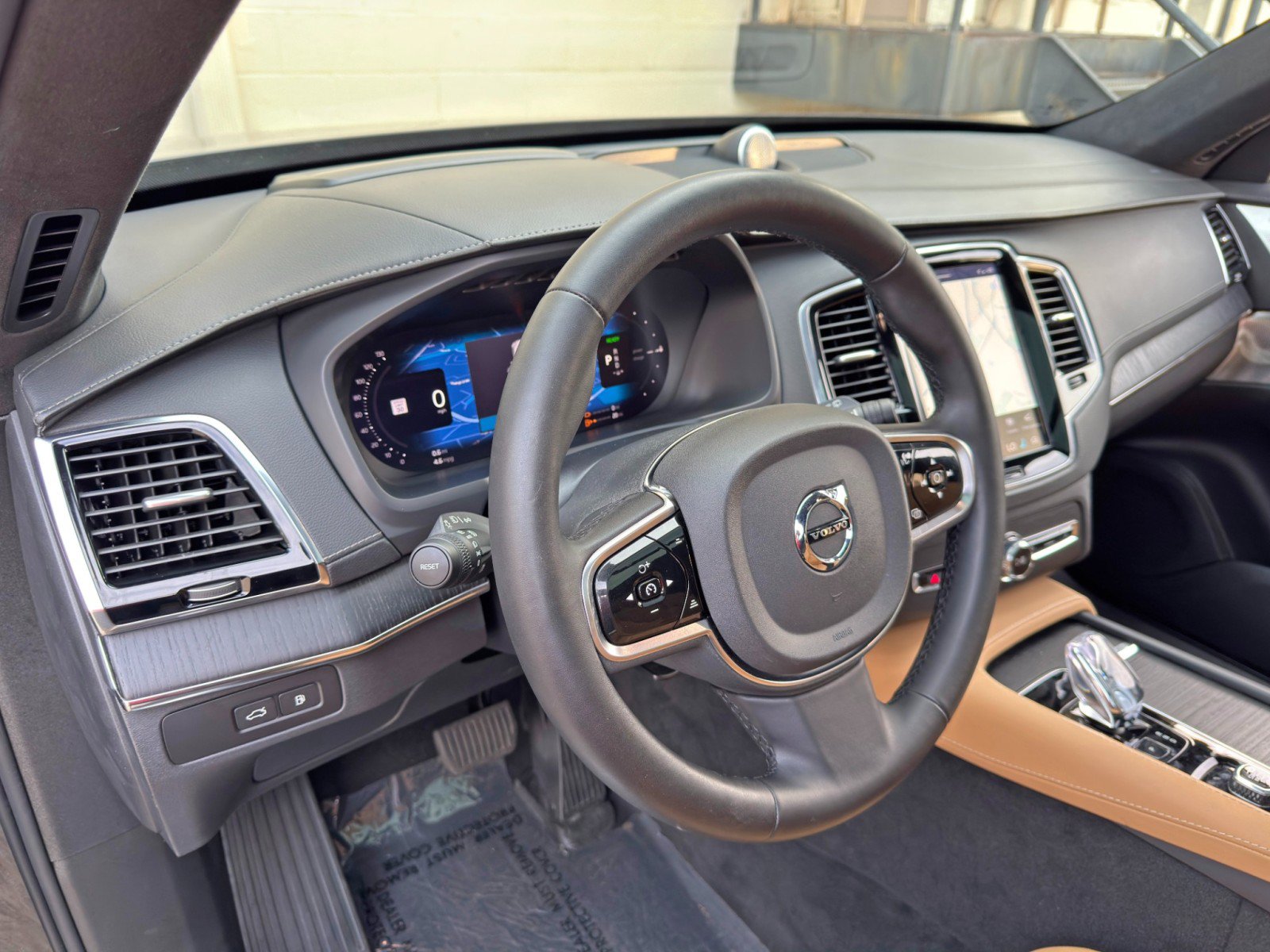 Used 2024 Volvo XC90 T8 Ultimate w/ Lounge Package AWD/4WD image 14