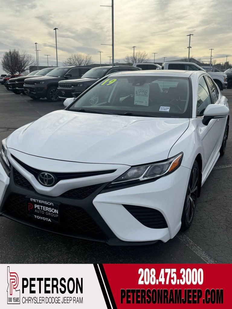 Used 2019 Toyota Camry SE w/ Convenience Package