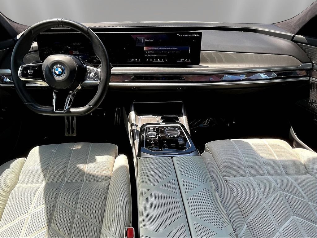 Used 2023 BMW i7 xDrive60 AWD/4WD image 7