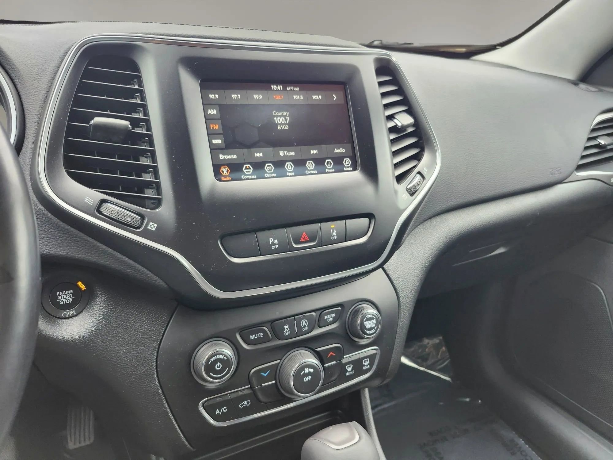 Used 2021 Jeep Cherokee Latitude Plus image 18