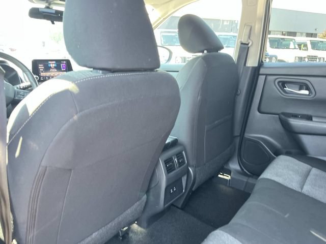 Used 2025 Nissan Rogue SV AWD/4WD image 18