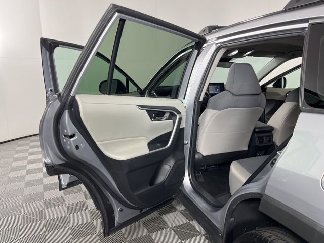 Used 2022 Toyota RAV4 XLE image 42