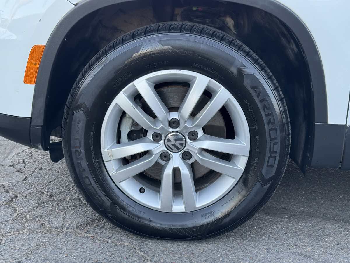 Used 2017 Volkswagen Tiguan S image 6