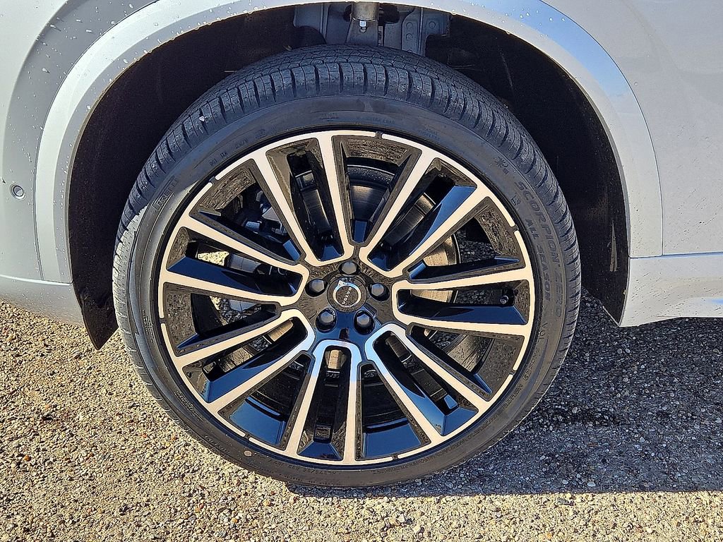 New 2026 Volvo XC90 B6 Plus w/ Protection Package Premier AWD/4WD image 10