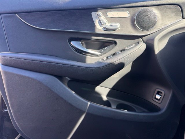 Used 2021 Mercedes-Benz GLC 300 4MATIC image 12