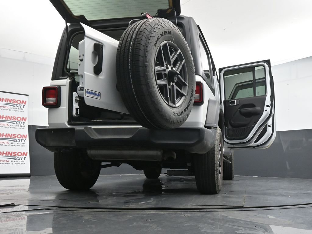 Used 2024 Jeep Wrangler Sport S image 29