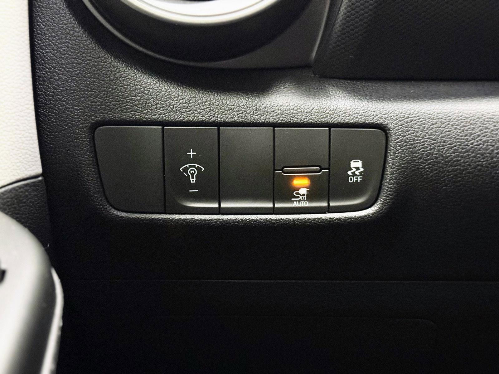 Used 2023 Hyundai Kona SE image 17