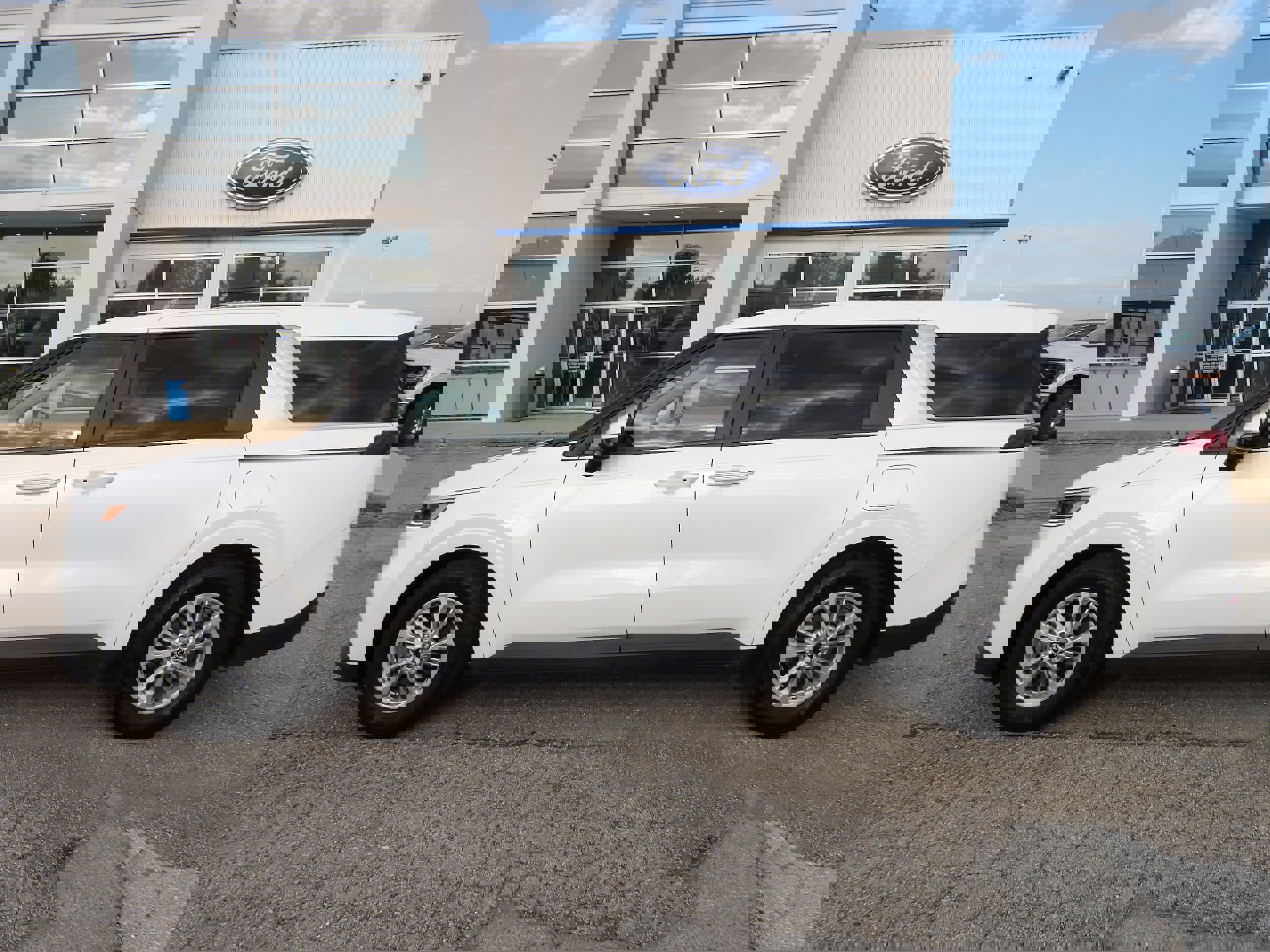 Used 2023 Kia Carnival LX