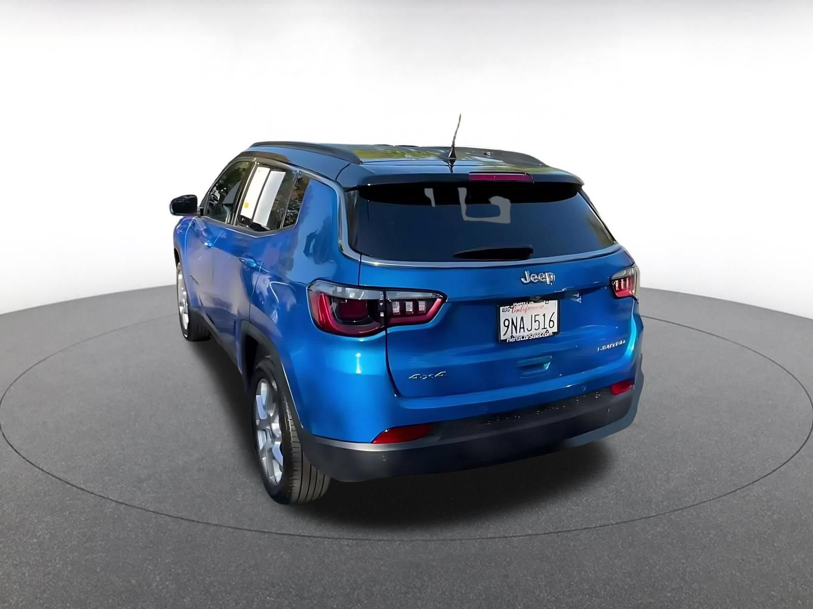 Used 2025 Jeep Compass Limited AWD/4WD image 10