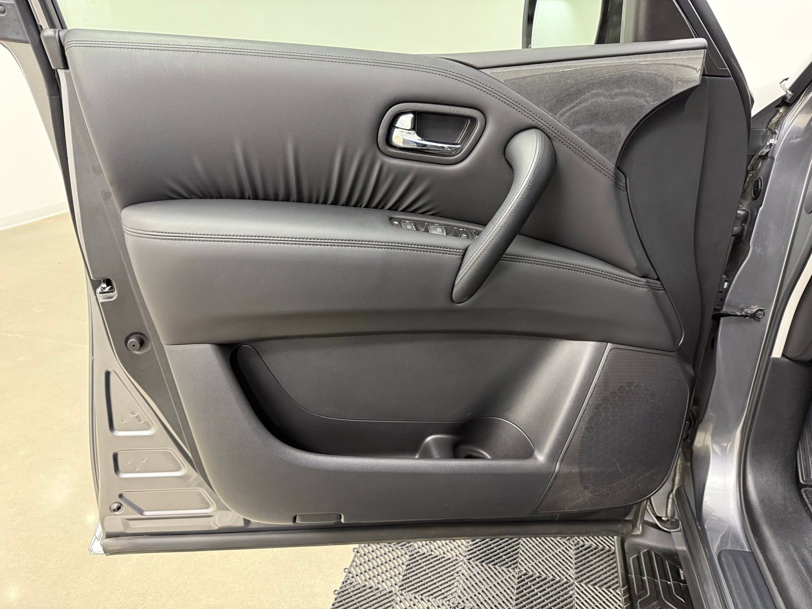 Used 2024 Nissan Armada SV w/ Cargo Package image 9