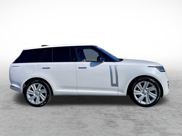 Used 2022 Land Rover Range Rover SE image 4