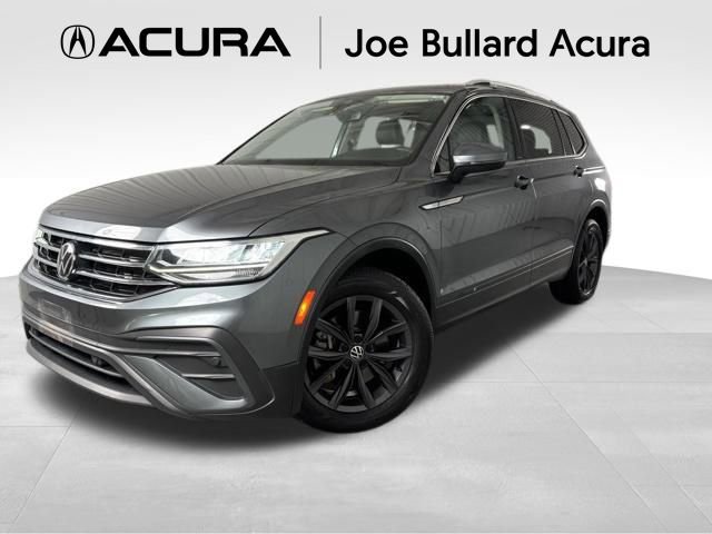 Used 2022 Volkswagen Tiguan SE image 1