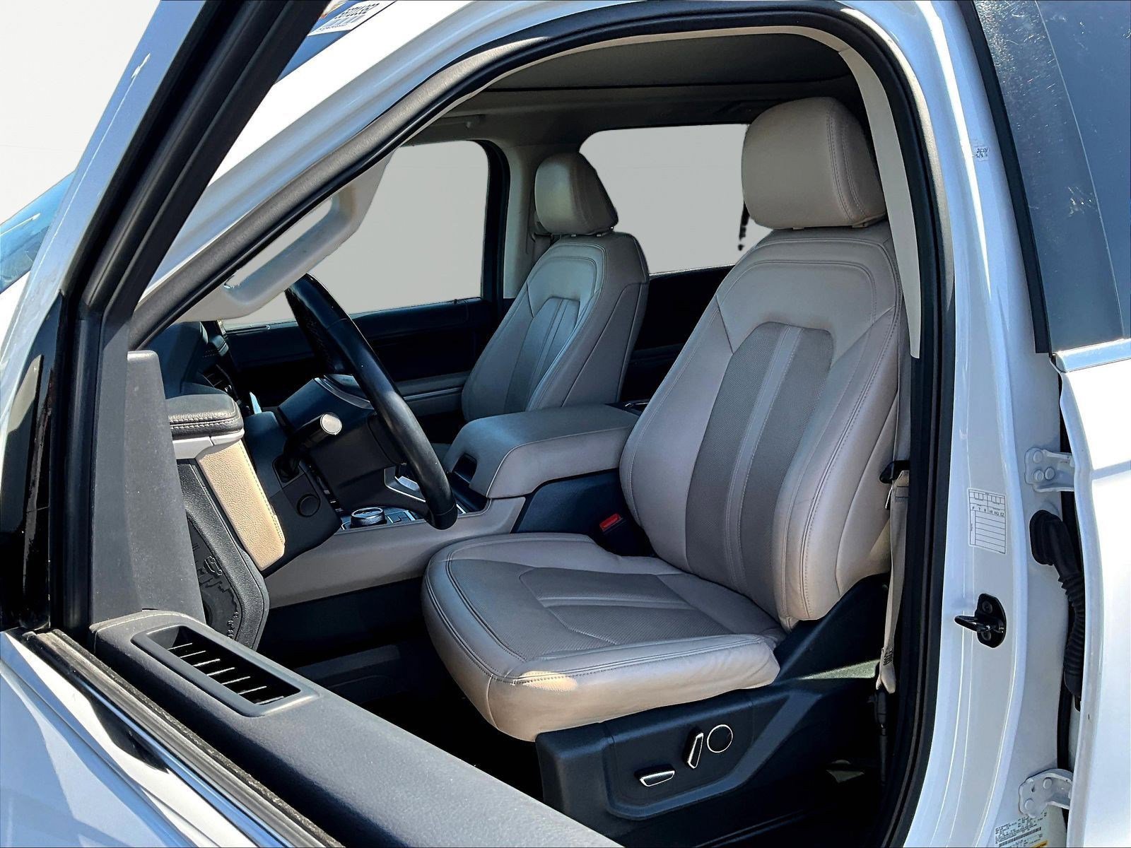 Used 2023 Ford Expedition Limited AWD/4WD image 21