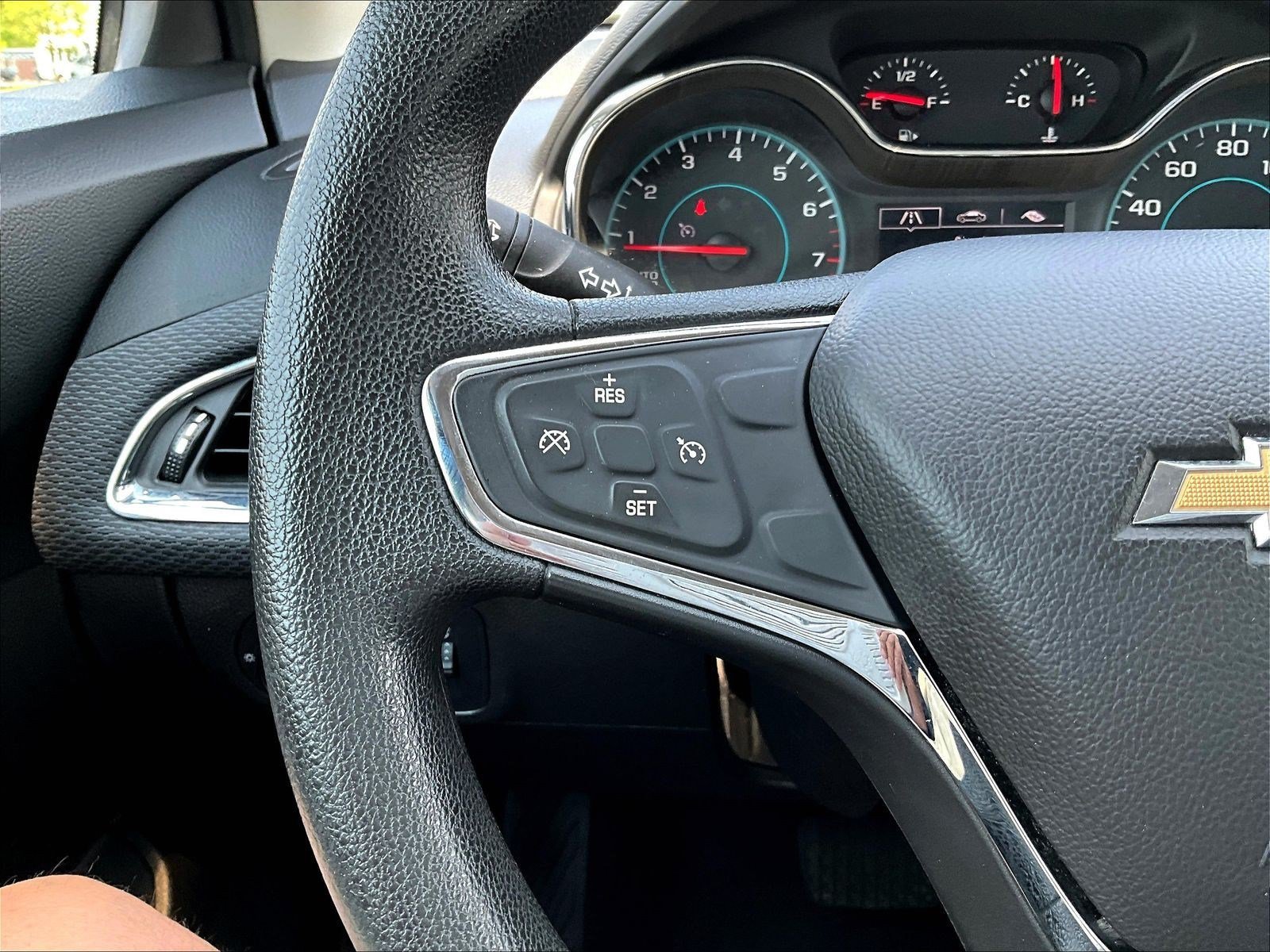 Used 2018 Chevrolet Cruze LT w/ Convenience Package FWD image 11