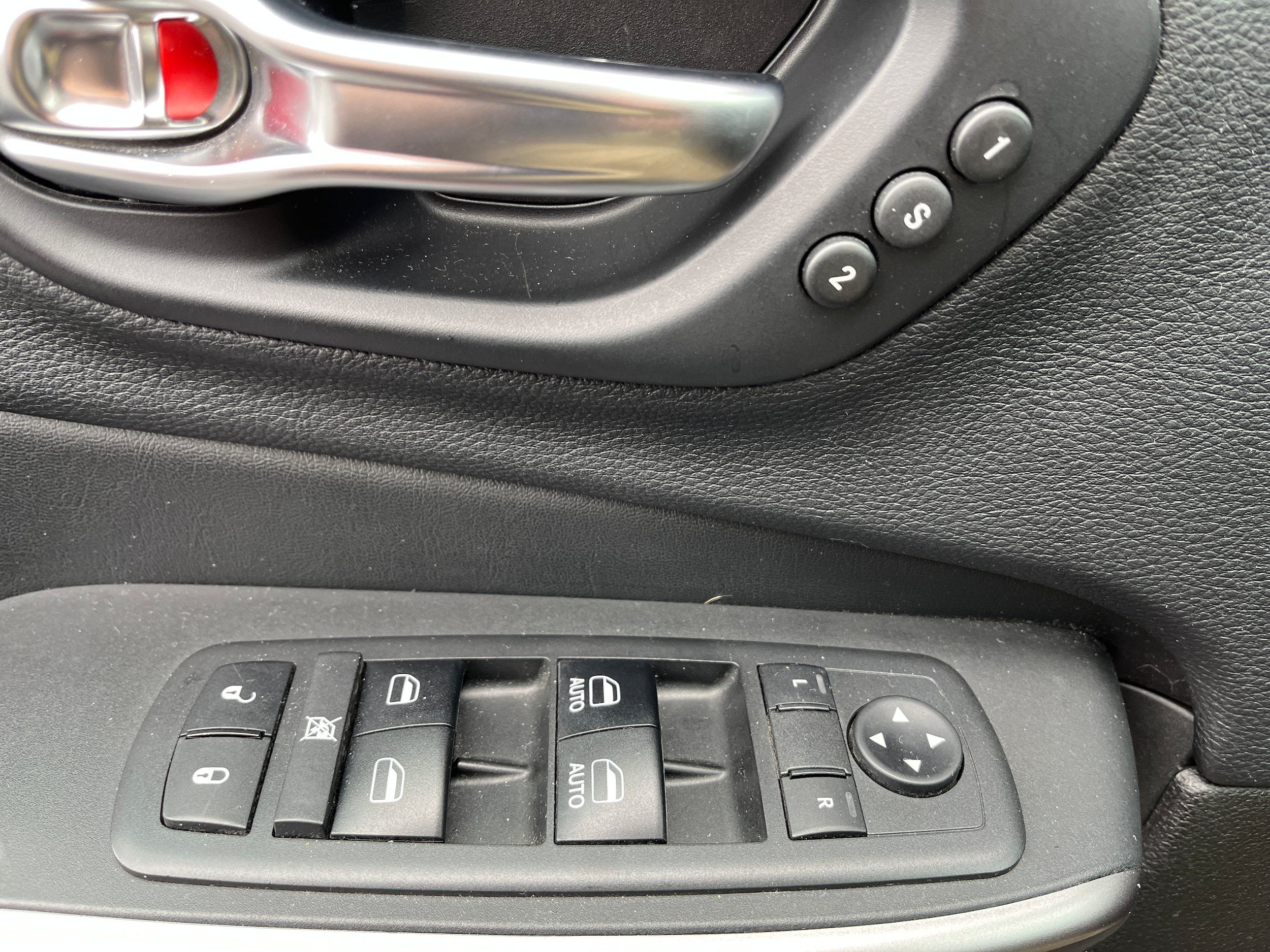 Used 2019 Jeep Cherokee Limited AWD/4WD image 24