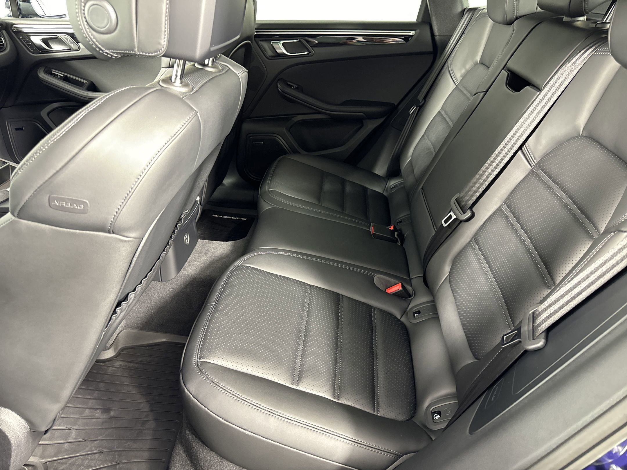 Certified 2025 Porsche Macan image 15