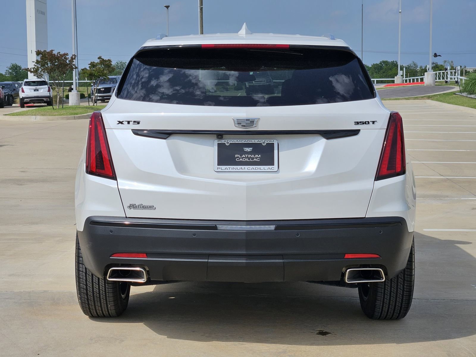 New 2026 Cadillac XT5 Luxury w/ LPO, ONYX Package FWD image 8